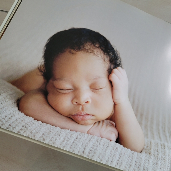 Newborn Photography Book - Sleeping Beauties - Newborns in Dreamland - Picture 8 of 11